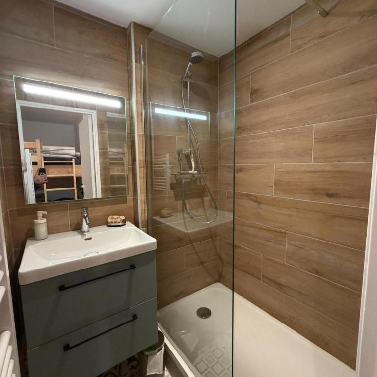 Appartement départ arrivée skis aux pieds MEIJE 3 vue vallée blanche rénové entièrement WIFI - Apartment mit 1 Schlafzimmer - 3