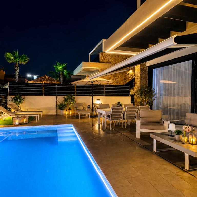 Large Villa with Private Pool and Sauna PMT37 - Villa - 1