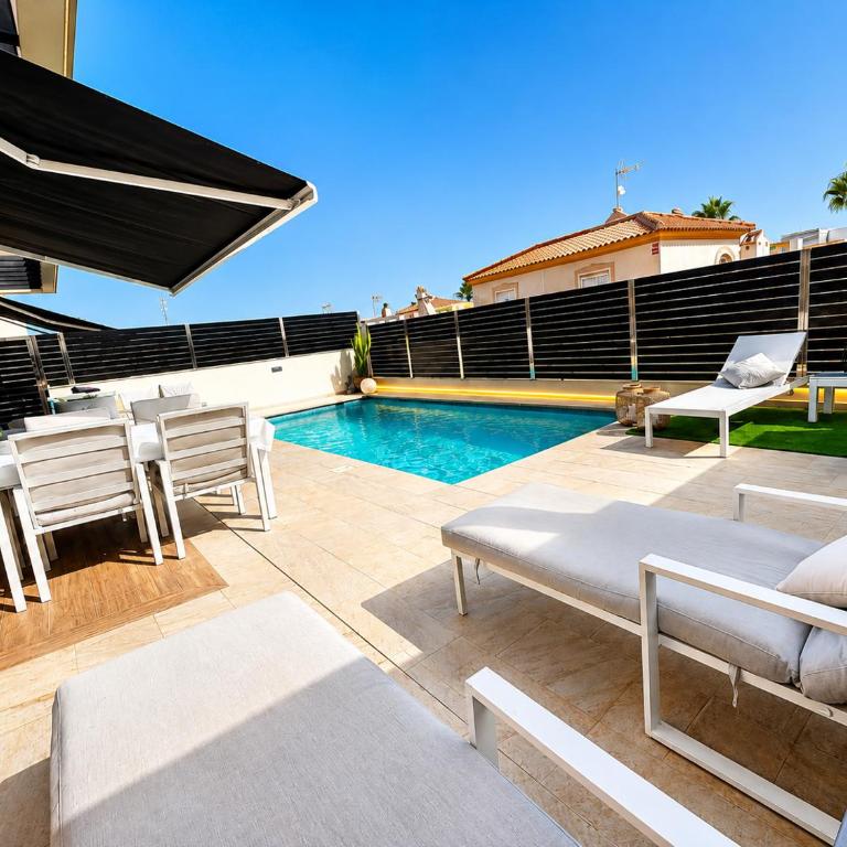 Large Villa with Private Pool and Sauna PMT37 - Villa - 4