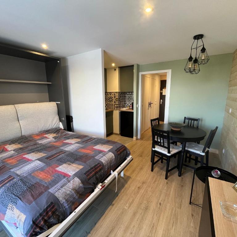 Appartement départ arrivée skis aux pieds MEIJE 3 vue vallée blanche rénové entièrement WIFI - Apartment mit 1 Schlafzimmer - 4