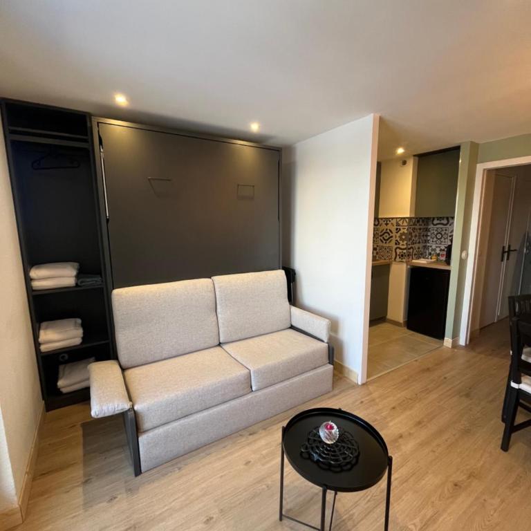 Appartement départ arrivée skis aux pieds MEIJE 3 vue vallée blanche rénové entièrement WIFI - Apartment mit 1 Schlafzimmer - 2