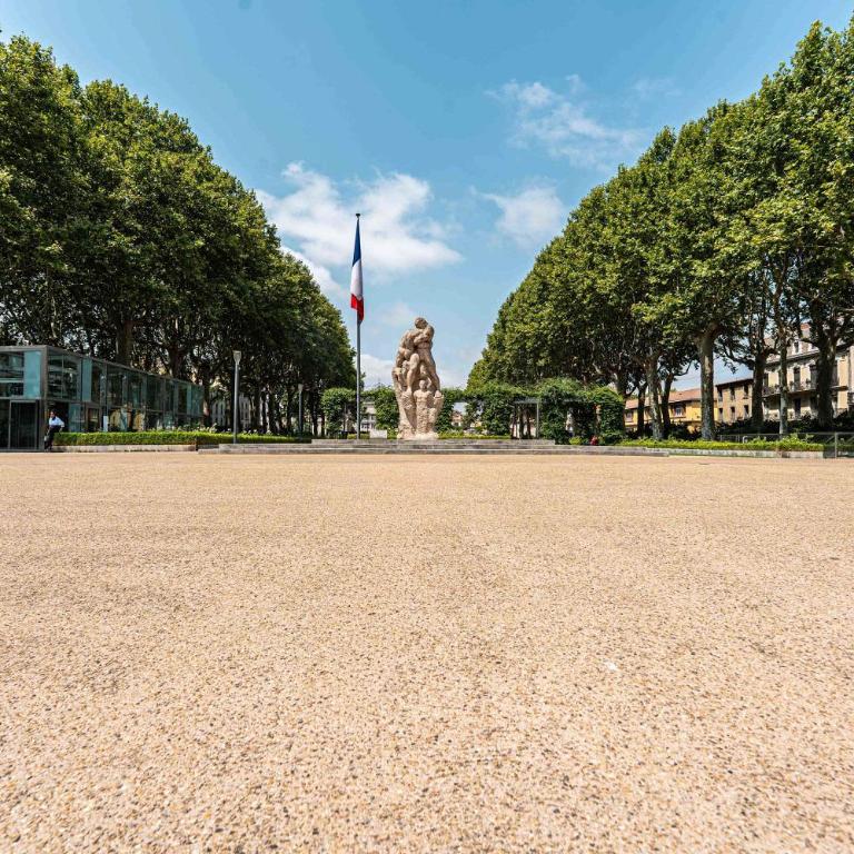 Elegant 130sqm AC Apt Square Gambetta - Apartment - 17