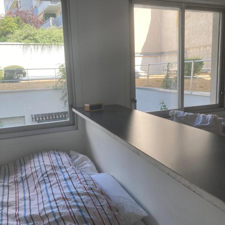 Grand studio 35m2 lumineux et étonnamment calme à 10 mètres du métro Avron et à seulement 3 minutes à pied de Nation - Apartamento de 1 dormitorio - 2