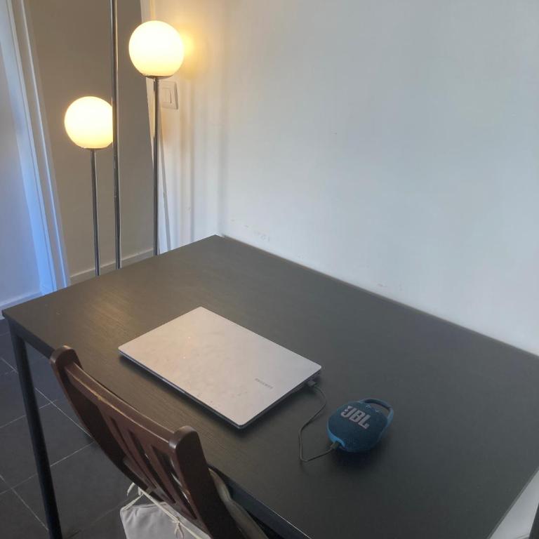 Grand studio 35m2 lumineux et étonnamment calme à 10 mètres du métro Avron et à seulement 3 minutes à pied de Nation - Apartamento de 1 dormitorio - 5
