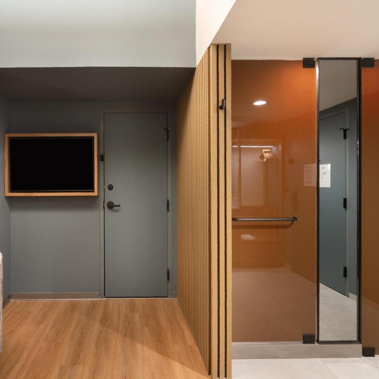 Motto By Hilton Guadalajara Centro Historico - Flex Room with Queen Wall Bed - 1