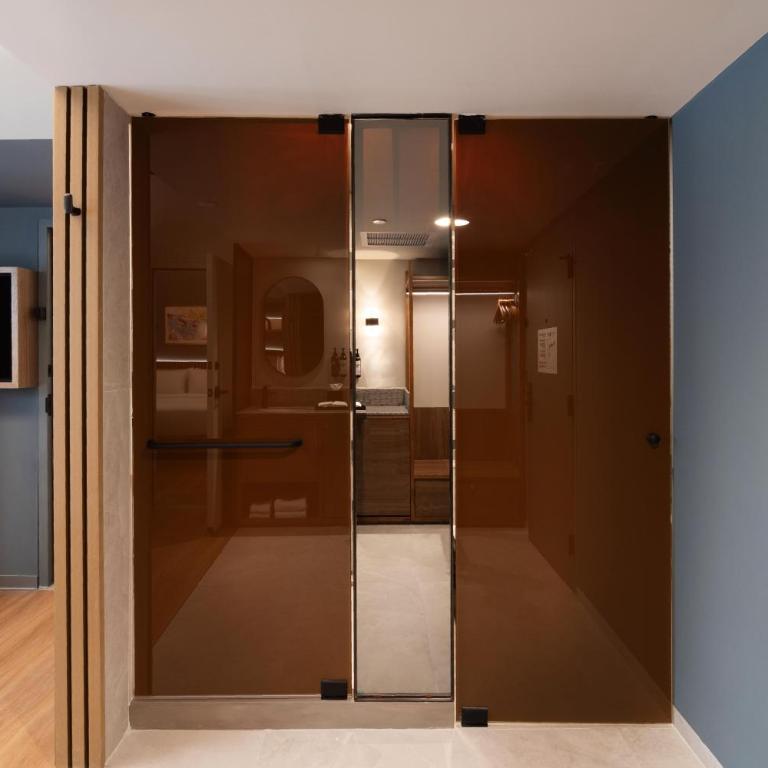 Motto By Hilton Guadalajara Centro Historico - Flex Room with Queen Wall Bed - 4