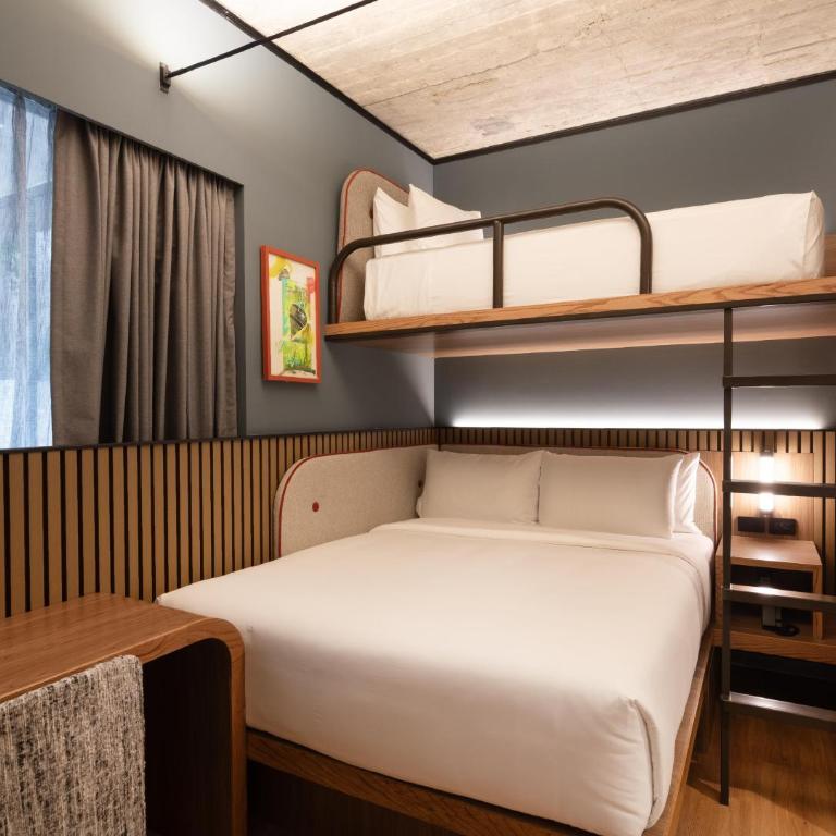 Motto By Hilton Guadalajara Centro Historico - Bunk Room with Twin Over Queen Bed - 2