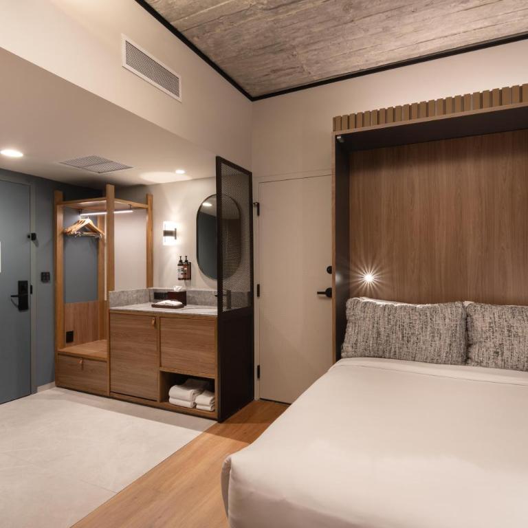 Motto By Hilton Guadalajara Centro Historico - Flex Room with Queen Wall Bed - 7