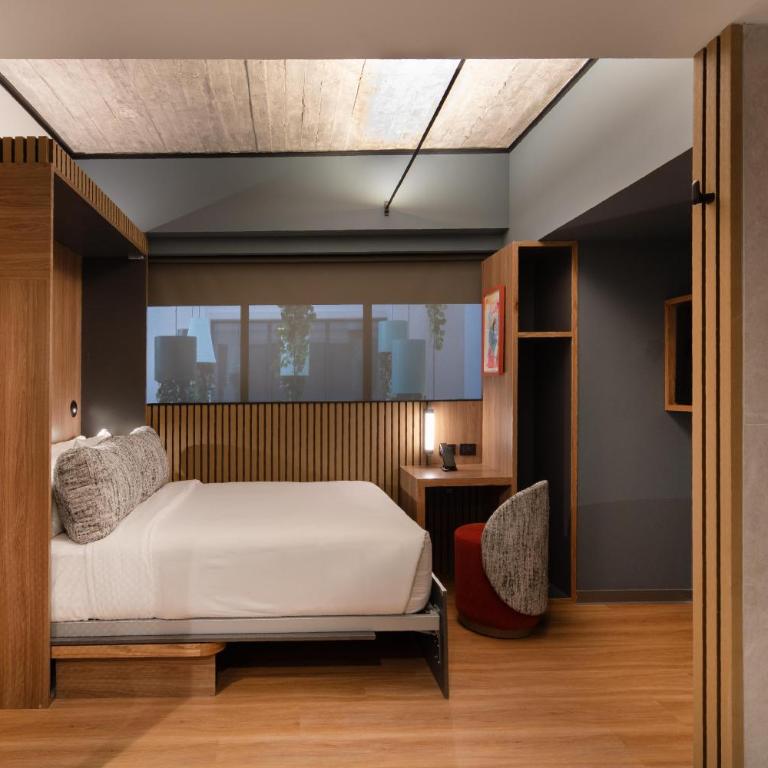 Motto By Hilton Guadalajara Centro Historico - Flex Room with Queen Wall Bed - 8
