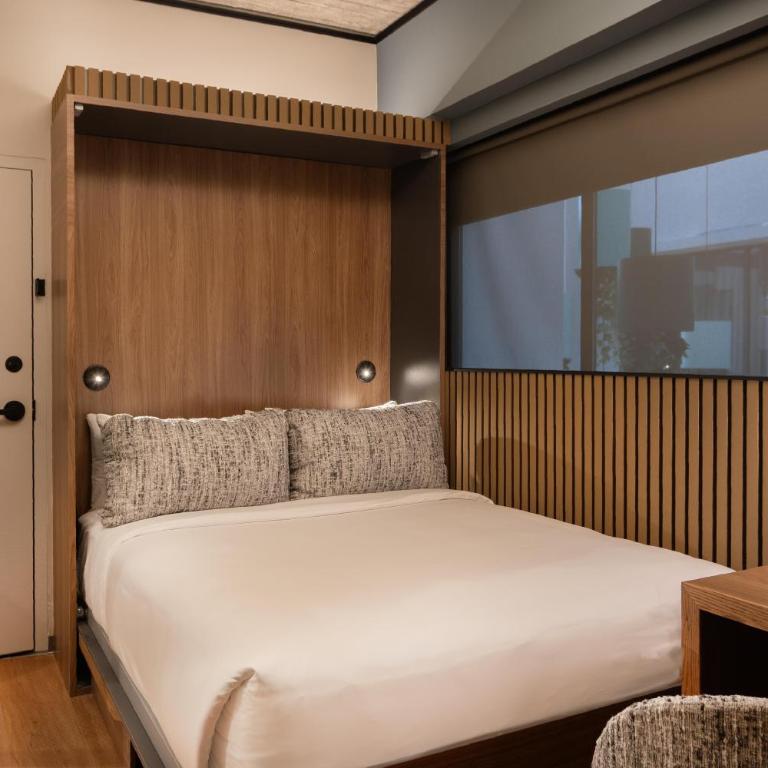 Motto By Hilton Guadalajara Centro Historico - Flex Room with Queen Wall Bed - 9