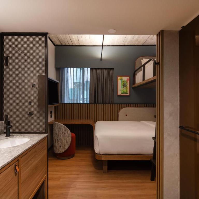 Motto By Hilton Guadalajara Centro Historico - Bunk Room with Twin Over Queen Bed - 3