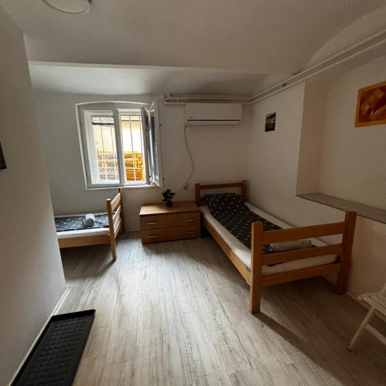 Via Slavija Hostel - Economy Dvokrevetna Soba sa Zasebnim Krevetima - 1