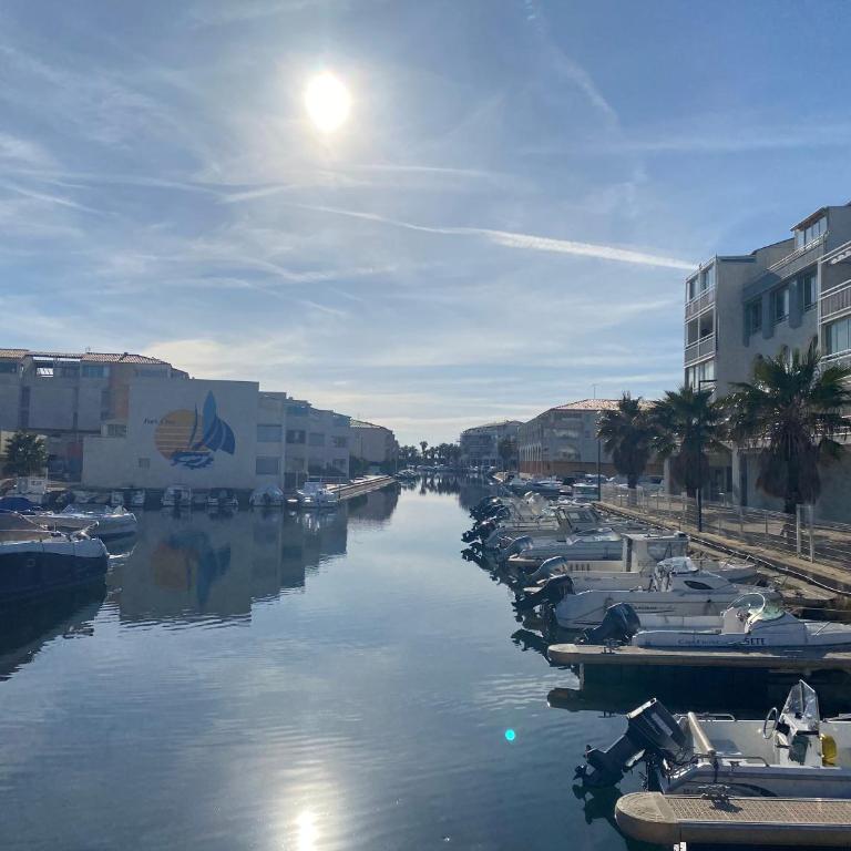 Sète - Confortable appartement T3 climatisé 6 personnes avec garage - 150 m de la plage - Apartamento de 2 dormitorios - 16