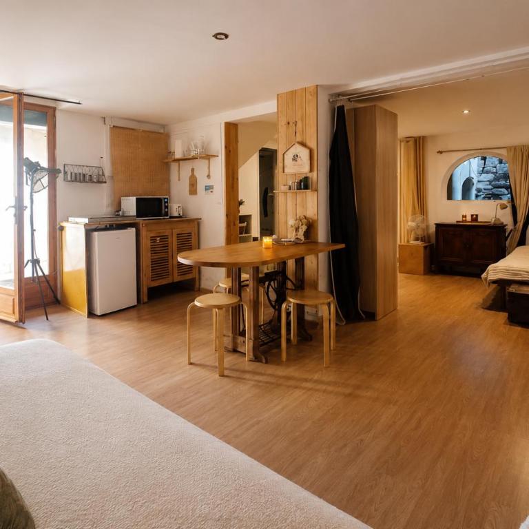 Joïa -Patio Grand Studio 38 m carré au cœur de Marseillan - Appartement 2 Chambres - 2