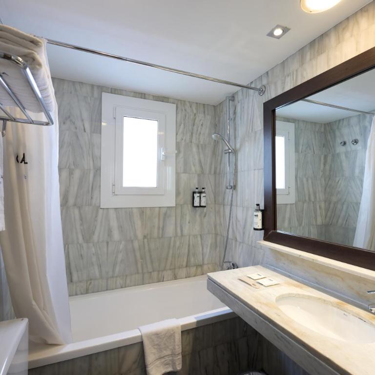 Catalonia Castellnou - Habitación Familiar (2 adultos y 2 niños) - 1