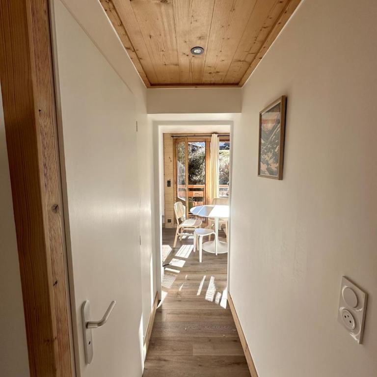 Méribel Mottaret with Sun, Ski and View - One-Bedroom Apartment - 6