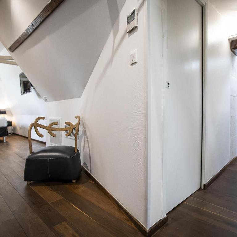 Le Manoir Hotel, BW Signature Collection - Family King Suite with Attic Bedroom - Non-Smoking - 1