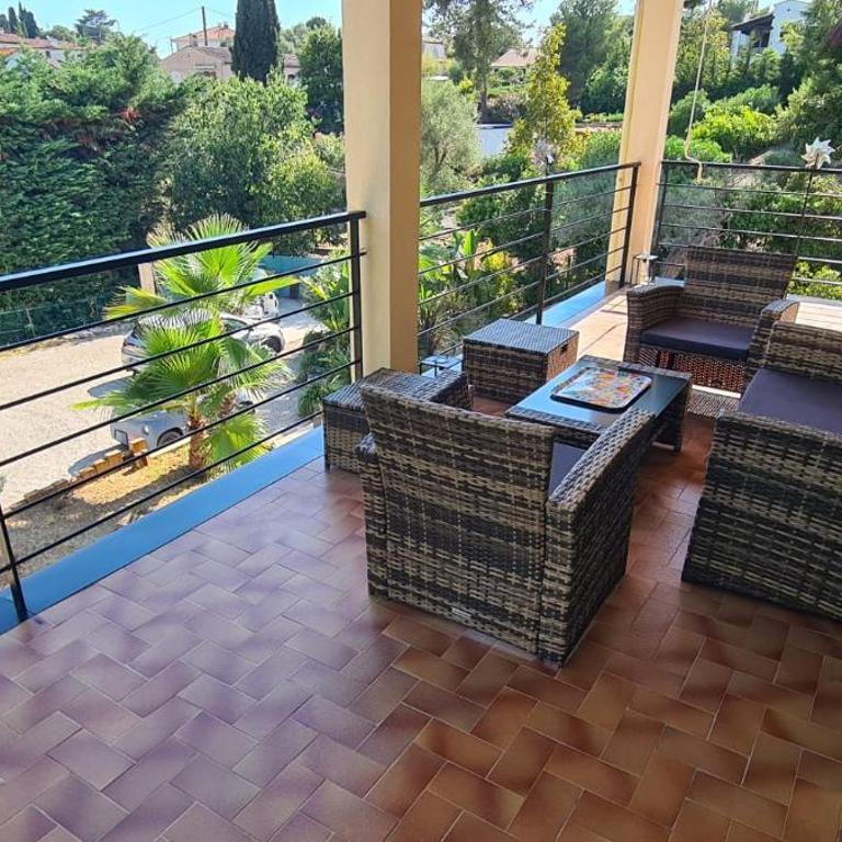 JOLI 3 PIECES SPACIEUX REFAIT a NEUF AVEC 2 BELLES TERRASSES - Appartement 2 Chambres - 5