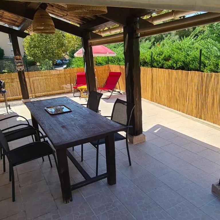 JOLI 3 PIECES SPACIEUX REFAIT a NEUF AVEC 2 BELLES TERRASSES - Appartement 2 Chambres - 14