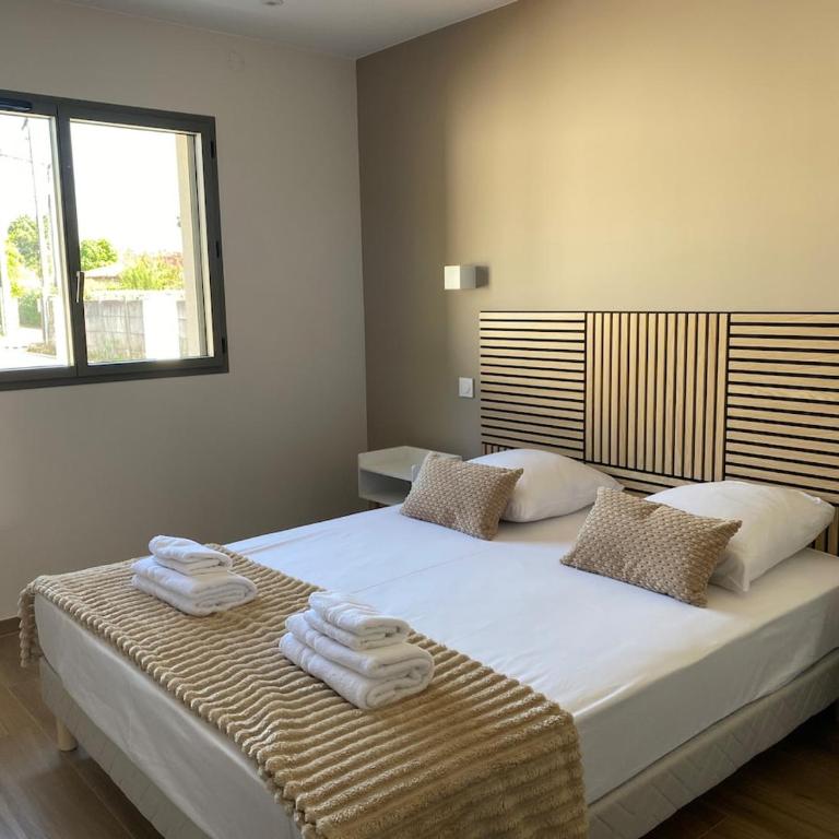 Villa La Girondoise avec piscine chauffée - Villa 3 Chambres - 12