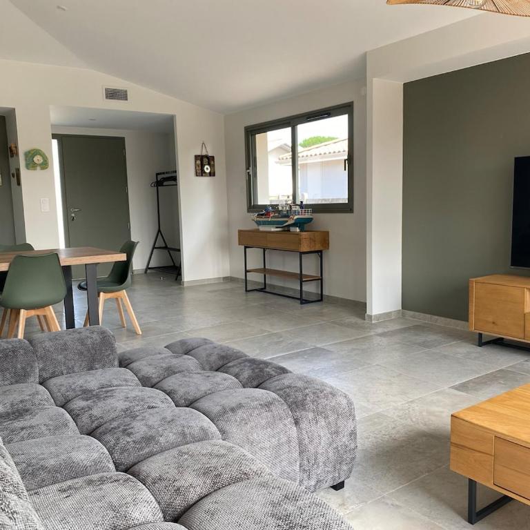Villa La Girondoise avec piscine chauffée - Villa 3 Chambres - 13