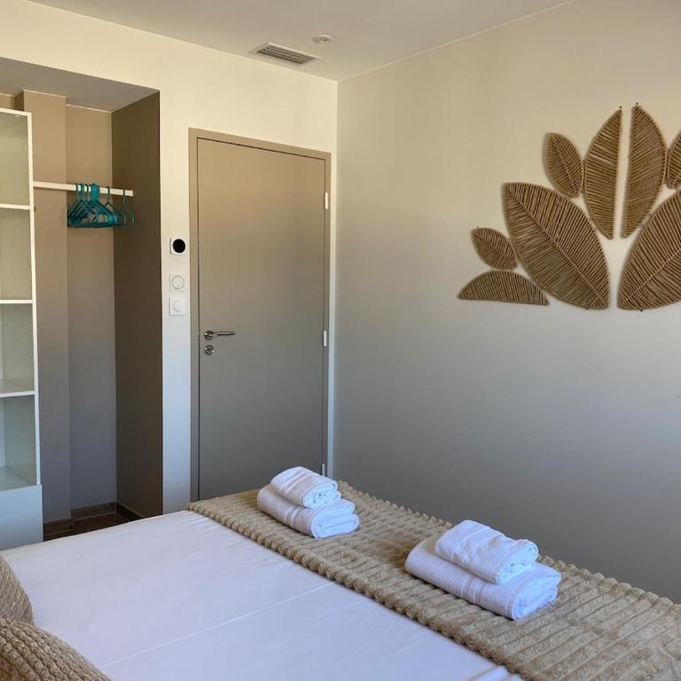 Villa La Girondoise avec piscine chauffée - Villa 3 Chambres - 28