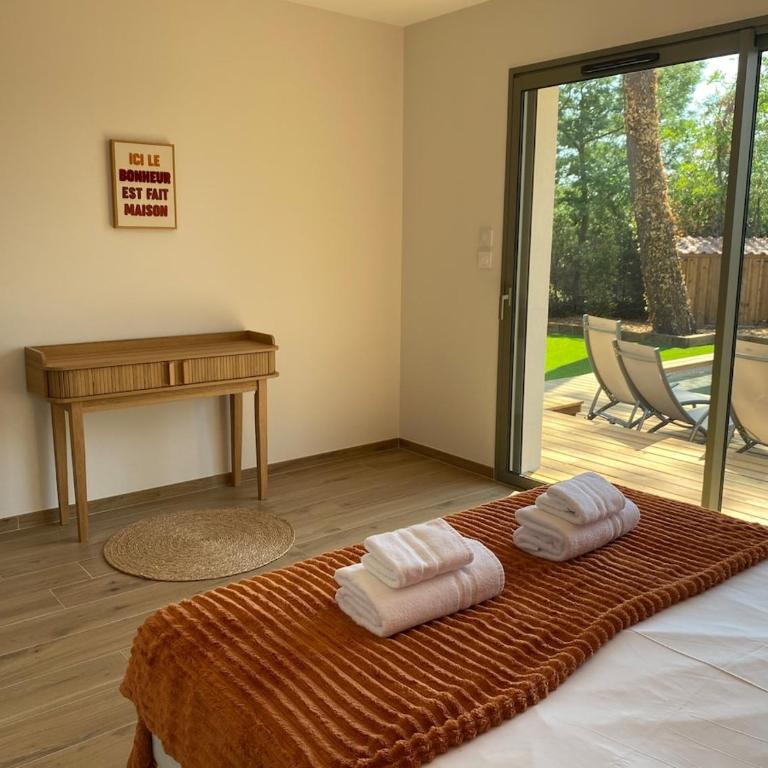 Villa La Girondoise avec piscine chauffée - Villa 3 Chambres - 34