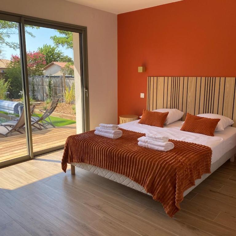 Villa La Girondoise avec piscine chauffée - Villa 3 Chambres - 35