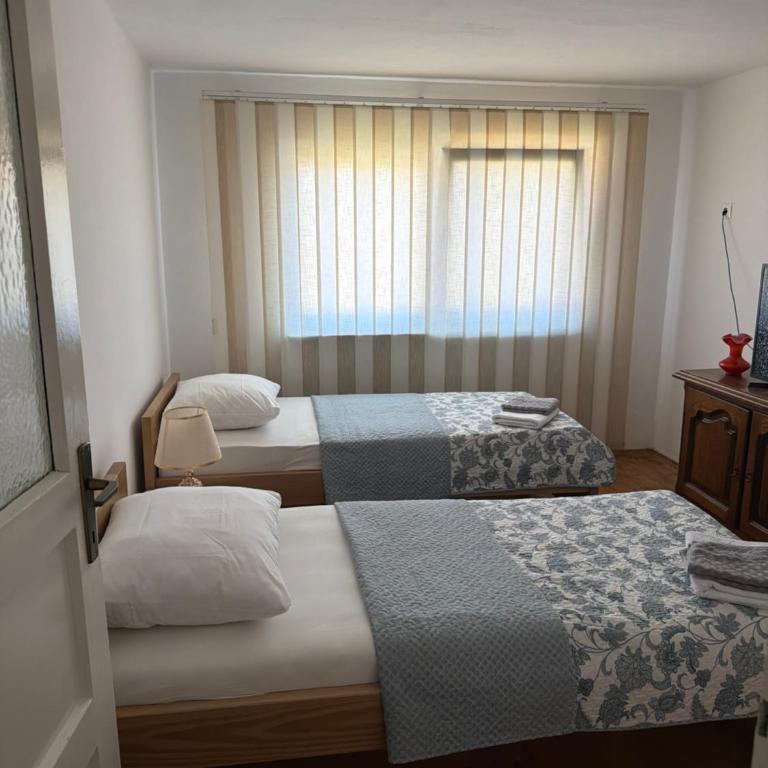 Pension Luke Visoko - Chambre Lits Jumeaux - 1