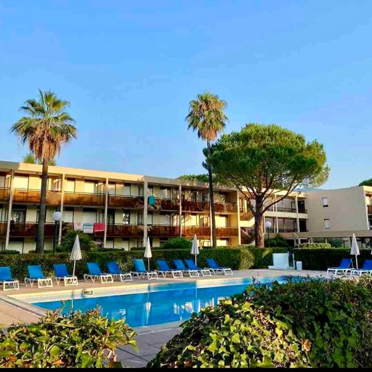 Charmant Studio dans résidence de vacances avec Piscine , Parking privé, Climatisé, 4 couchages, Mandelieu la Napoule près de Cannes ! - Estudio Familiar - 1
