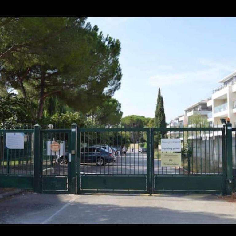 Charmant Studio dans résidence de vacances avec Piscine , Parking privé, Climatisé, 4 couchages, Mandelieu la Napoule près de Cannes ! - Estudio Familiar - 4