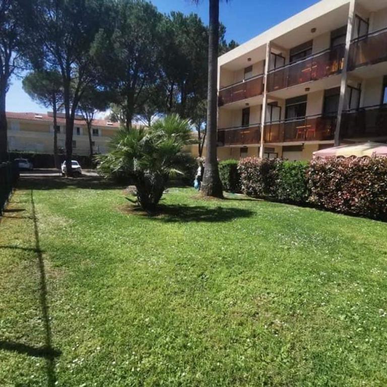 Charmant Studio dans résidence de vacances avec Piscine , Parking privé, Climatisé, 4 couchages, Mandelieu la Napoule près de Cannes ! - Estudio Familiar - 5