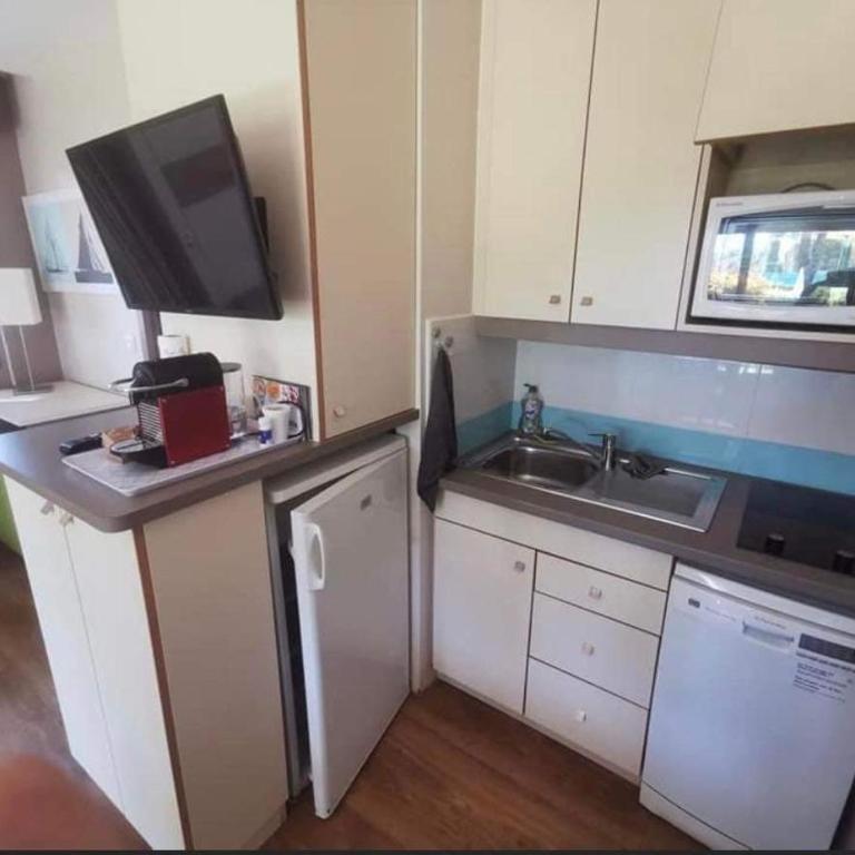 Charmant Studio dans résidence de vacances avec Piscine , Parking privé, Climatisé, 4 couchages, Mandelieu la Napoule près de Cannes ! - Estudio Familiar - 7