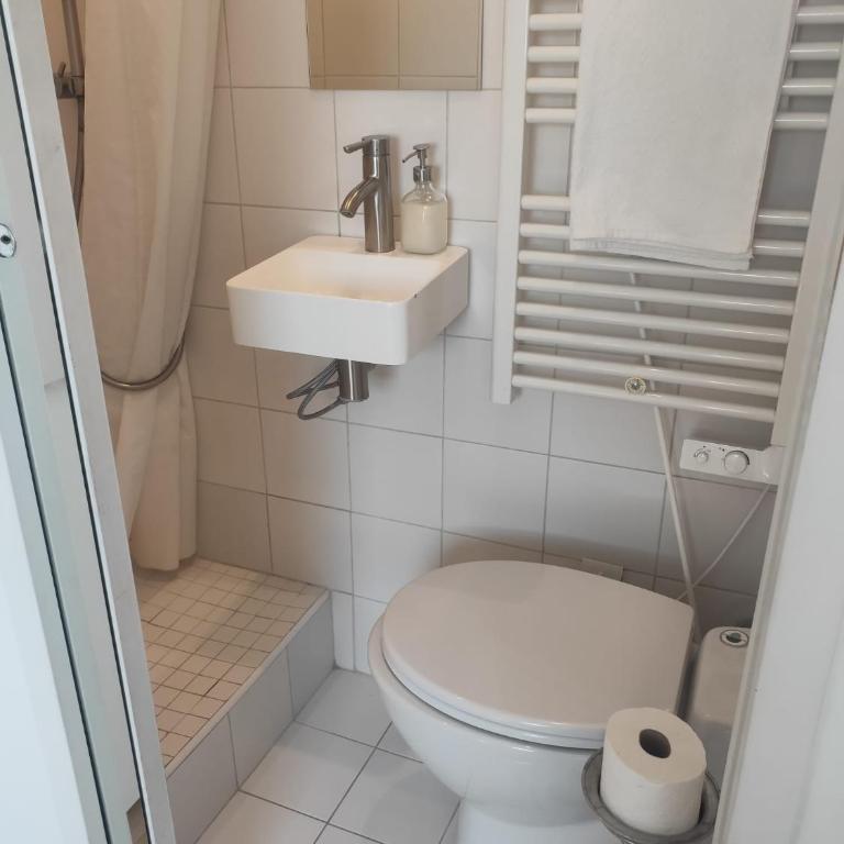 Vue sur Paris sur la Place Maubert Joli studio tout équipé neuf calme clair Climatisation Ascenseur - Appartement 1 Chambre - 4
