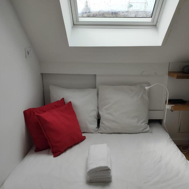 Vue sur Paris sur la Place Maubert Joli studio tout équipé neuf calme clair Climatisation Ascenseur - Appartement 1 Chambre - 2