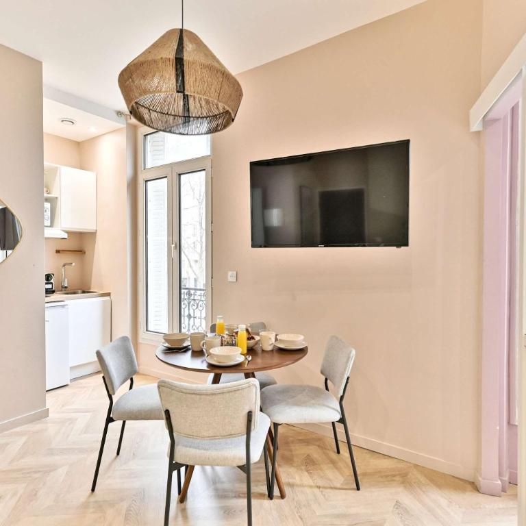 Charming, cozy and air-conditioned Paris 17 - Apartment - 10
