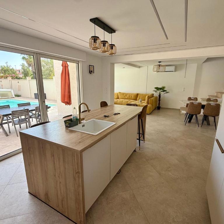 Magnifique villa moderne Piscine privée, À 900m de la mer, 8 couchages, 4 chambres, 2SDB, 2wc, Parking - Villa avec Piscine Privée - 5
