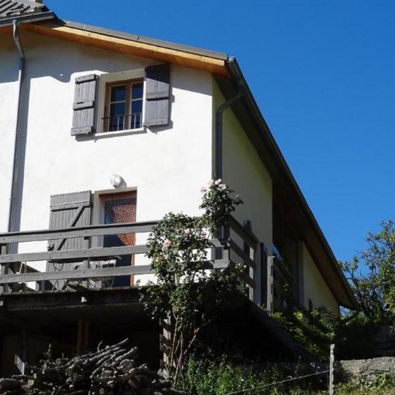 Encombrette - One-Bedroom Apartment - 9