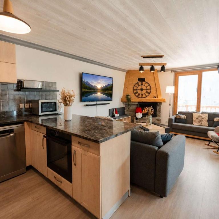 Appartement rénové chaleureux et moderne, 120m², 10-12 pers, accès direct aux pistes, stationnement inclus - Appartement 5 Chambres - 12