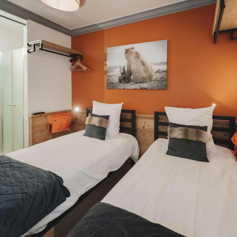 Appartement rénové chaleureux et moderne, 120m², 10-12 pers, accès direct aux pistes, stationnement inclus - Appartement 5 Chambres - 13