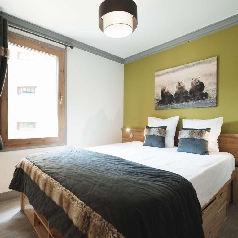 Appartement rénové chaleureux et moderne, 120m², 10-12 pers, accès direct aux pistes, stationnement inclus - Appartement 5 Chambres - 17