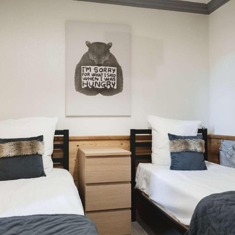 Appartement rénové chaleureux et moderne, 120m², 10-12 pers, accès direct aux pistes, stationnement inclus - Appartement 5 Chambres - 23