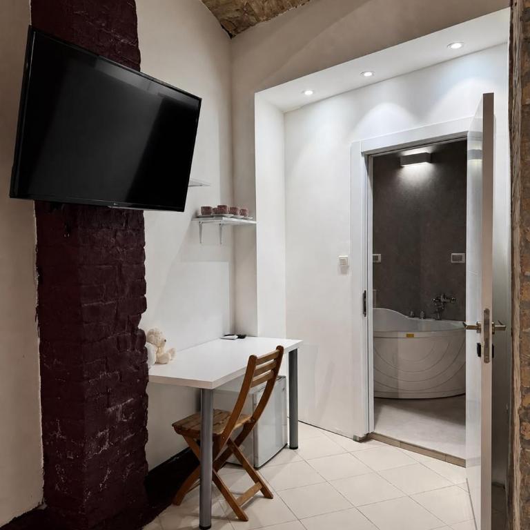 Rustic Jacuzzi apartment - One-Bedroom Apartment - 7