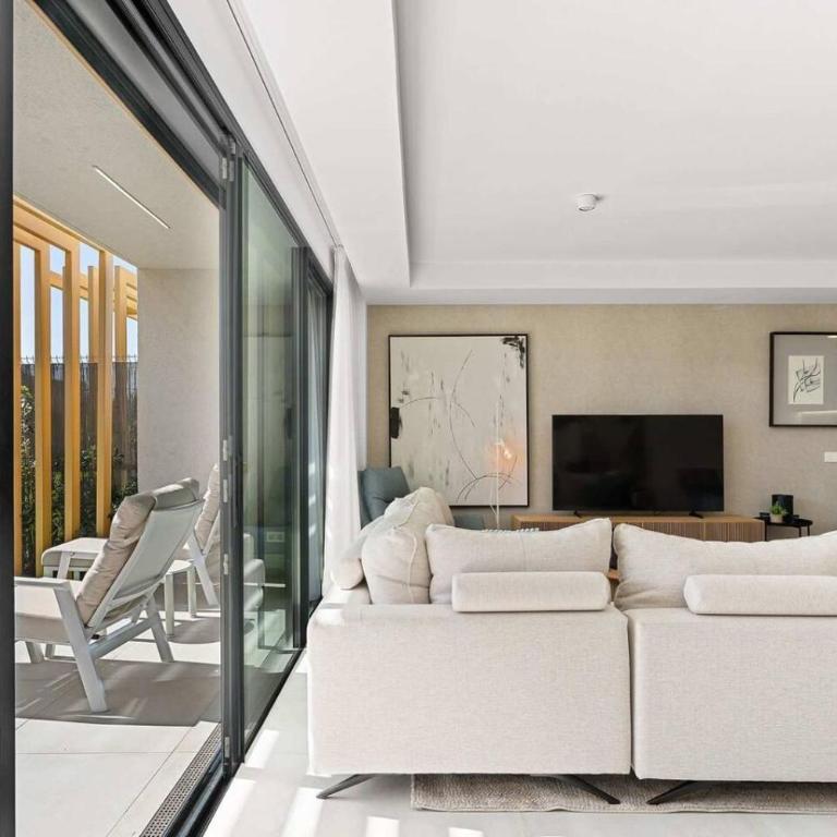 Luxury Family Apartment with 4 Bedrooms Pool and Stunning Views - Appartement - 4