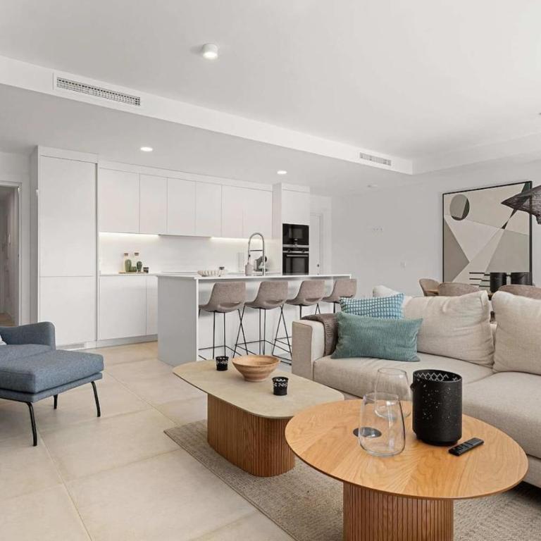 Luxury Family Apartment with 4 Bedrooms Pool and Stunning Views - Appartement - 5
