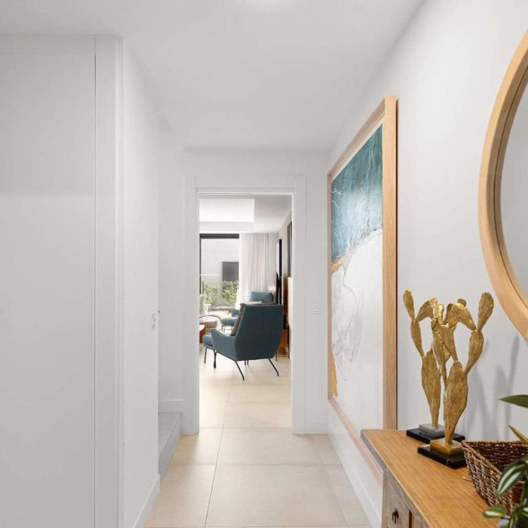 Luxury Family Apartment with 4 Bedrooms Pool and Stunning Views - Appartement - 14