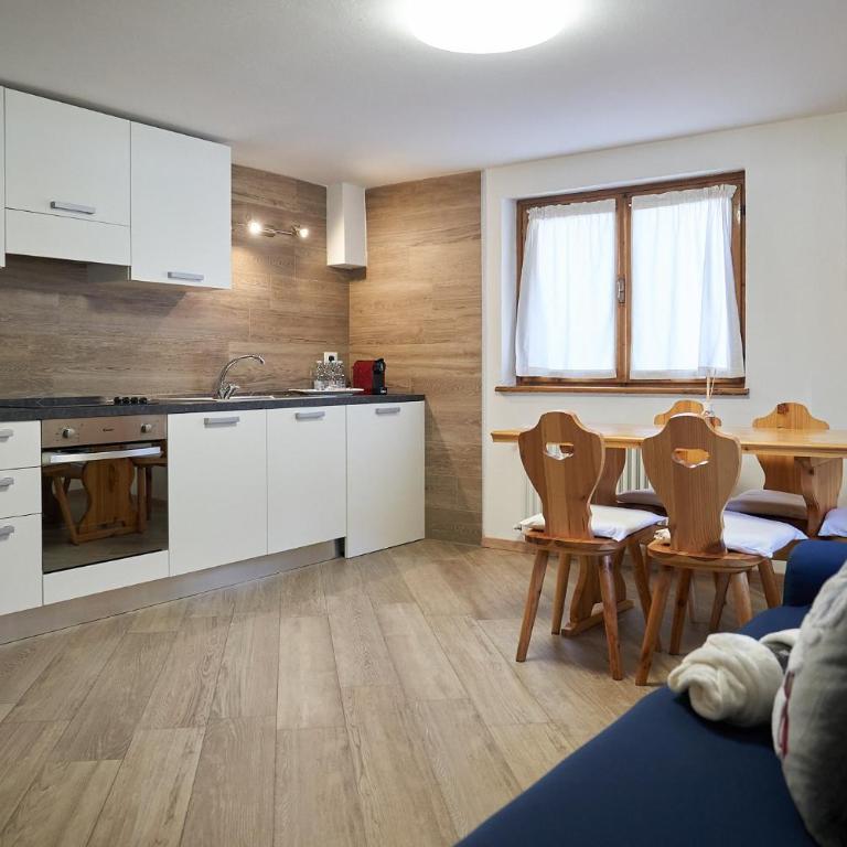 Dolomis Apartments - Appartamento Deluxe con 2 Camere da Letto e Vista Giardino - 1