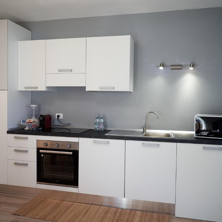 Dolomis Apartments - Appartamento Deluxe con 2 Camere da Letto e Vista Giardino - 4