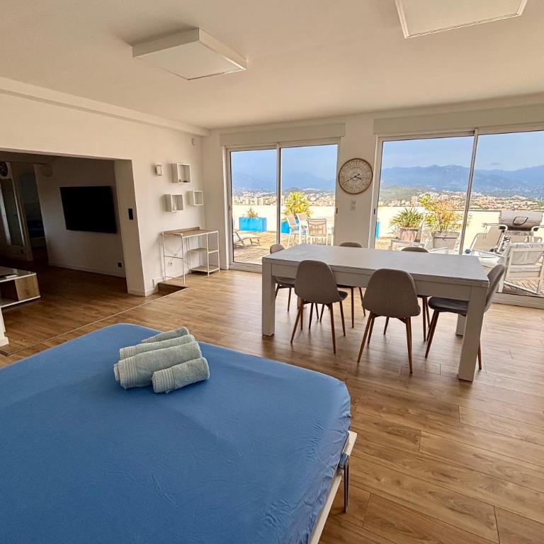 Penthouse panoramique avec Jacuzzi - Two-Bedroom Apartment - 5
