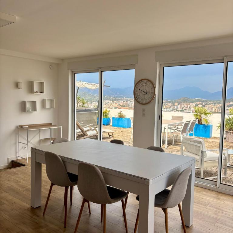 Penthouse panoramique avec Jacuzzi - Two-Bedroom Apartment - 4